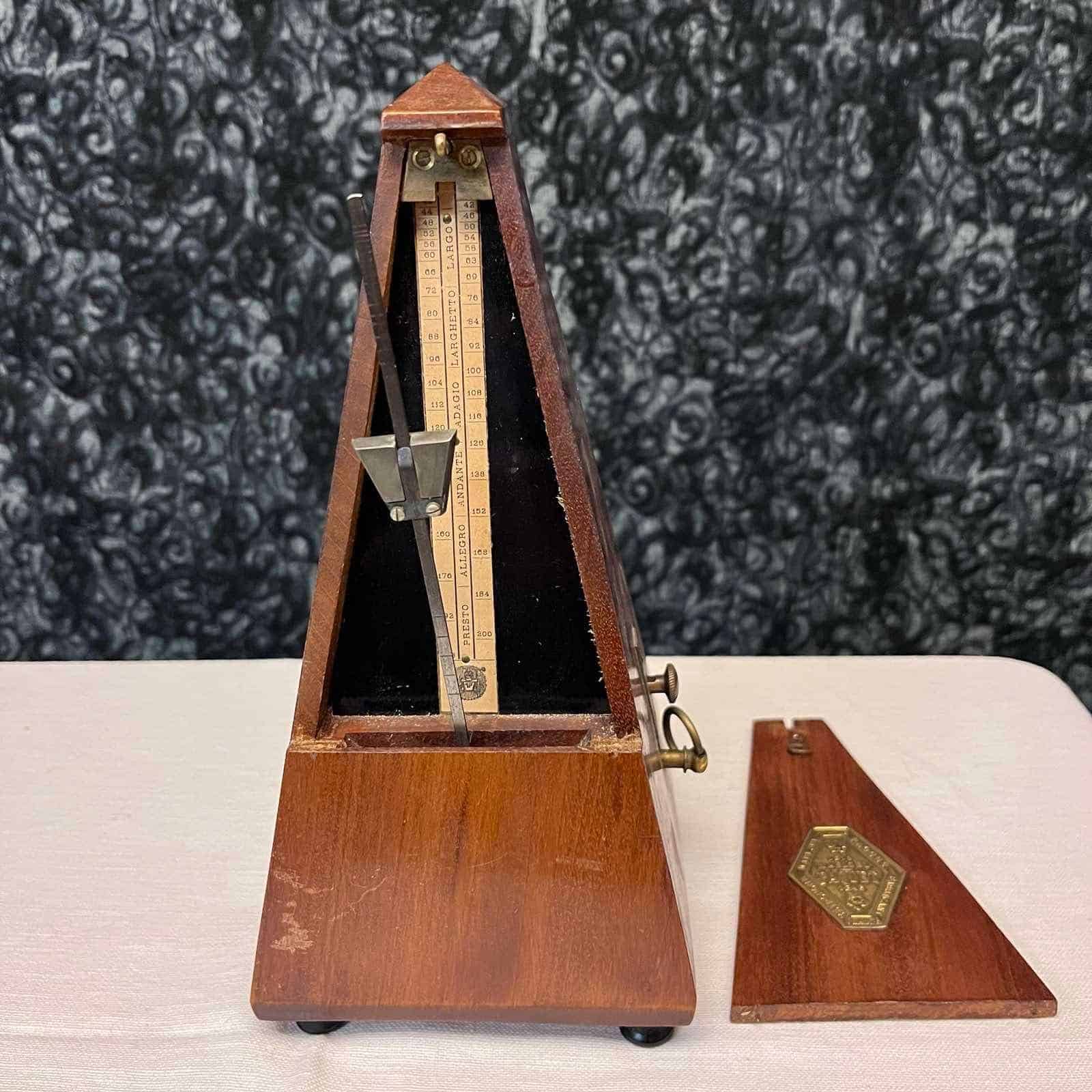 What the metronome really teaches classical musicians